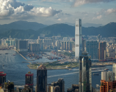 香港本地消费股大涨！李家超：预计国庆逾百万旅客访港